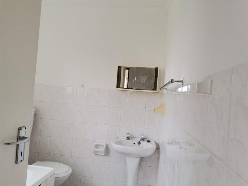 To Let 2 Bedroom Property for Rent in Oakglen Western Cape